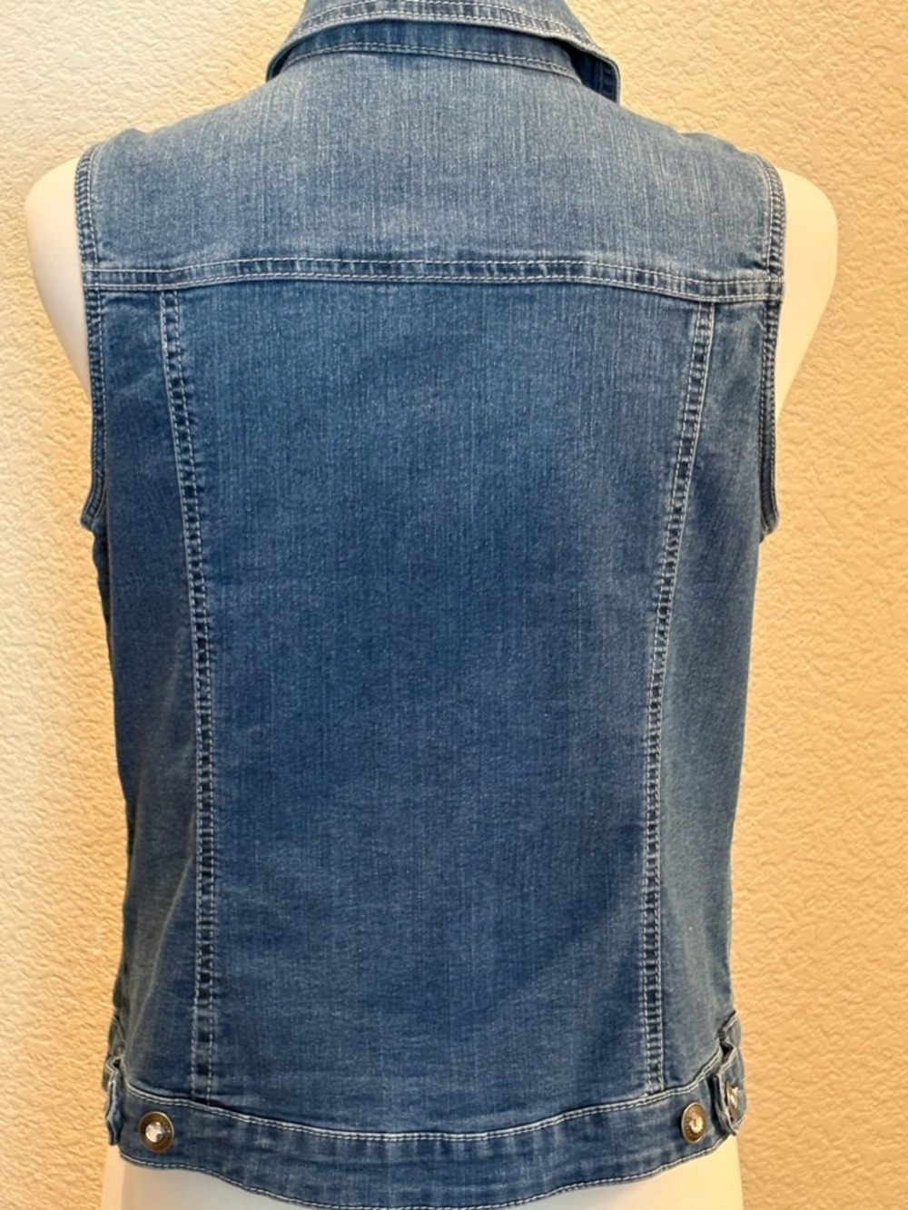 Baccini Blue Denim Sleeveless Jean Jacket with Rhinestone Pockets - Picture 4 of 6